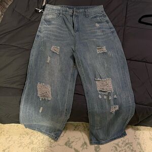 Distressed wide leg jeans

Smoke and pet free home. 
Never worn